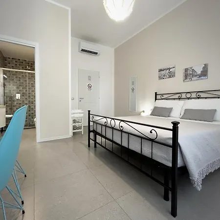 Everest Oda ve Kahvaltı La Spezia