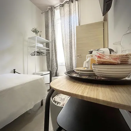 Everest Oda ve Kahvaltı La Spezia