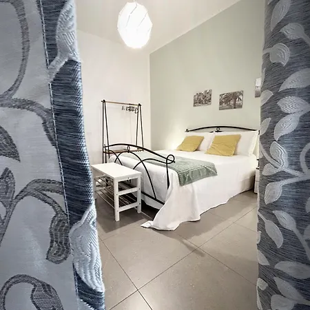 Everest Oda ve Kahvaltı La Spezia