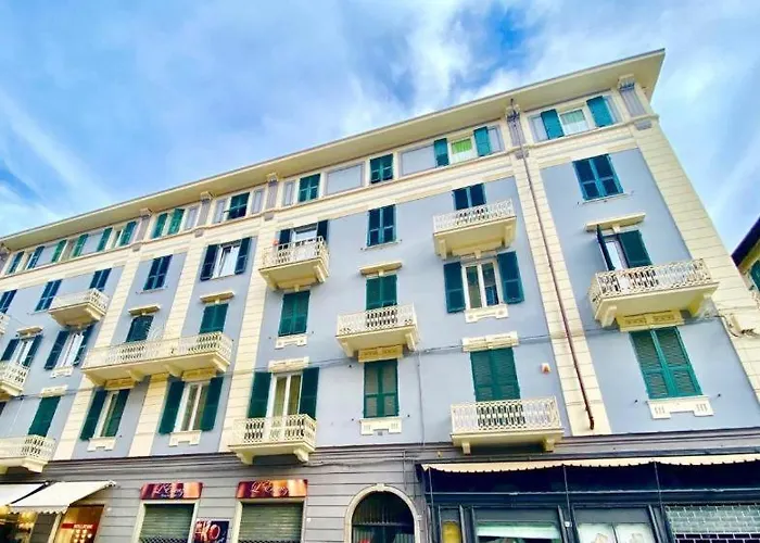 לינה וארוחת בוקר Everest לה ספציה